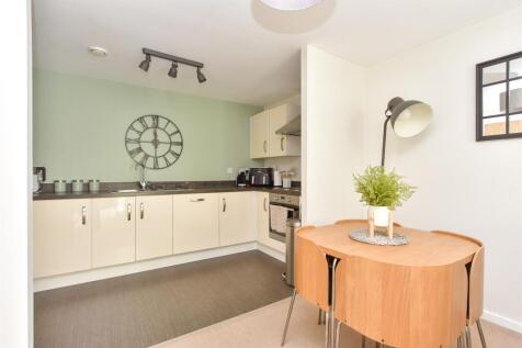 Lounge/ Dining Area