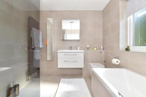 En-Suite Bathroom