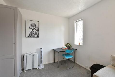 Living Room/Bedroom