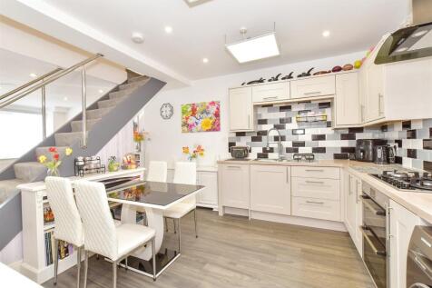 Kitchen/ Dining Area