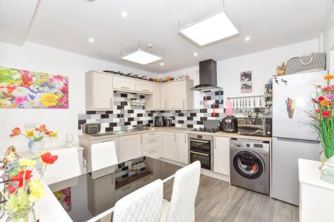 Kitchen/ Dining Area