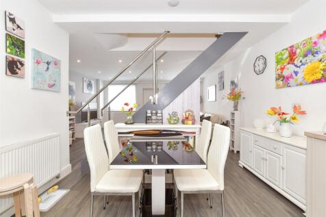 Kitchen/ Dining Area