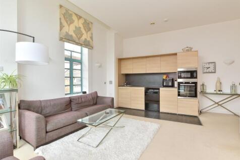 Lounge/ Kitchen