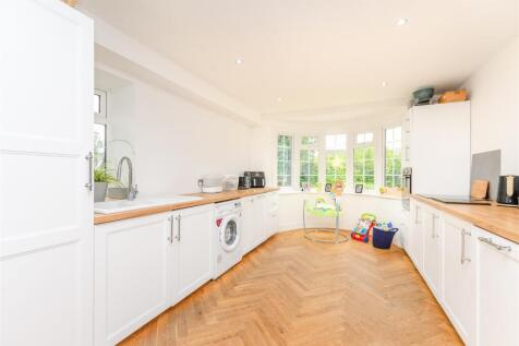Kitchen/ Lounge