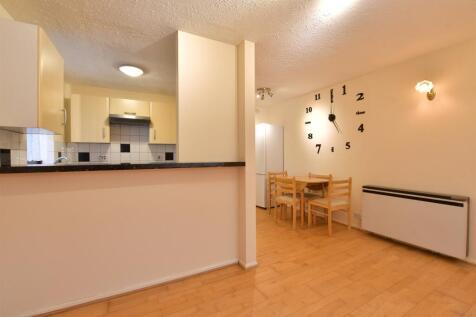 Lounge/ Dining Room