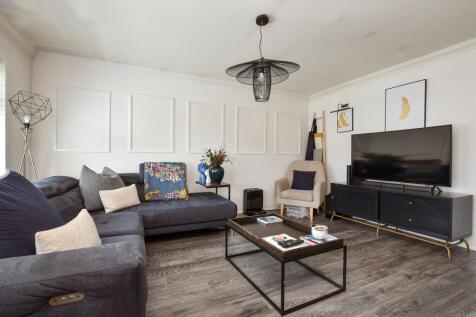Kitchen / Lounge