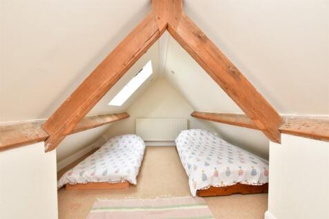 Bedroom 2 / Study	