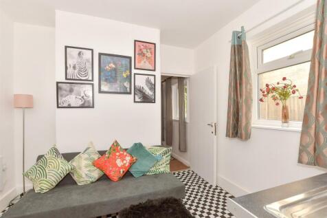 Lounge/ Kitchen