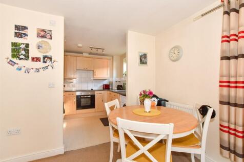 Lounge/Dining Area