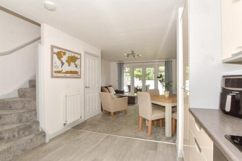 Lounge/ Kitchen