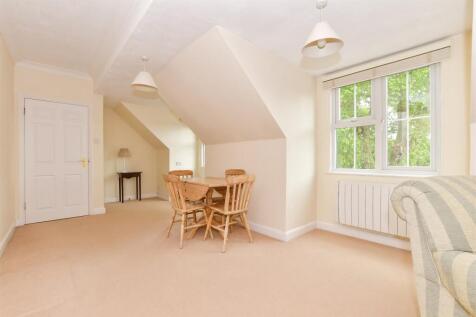 Lounge/Dining Area