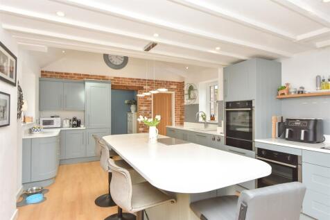 Kitchen/ Breakfast Area