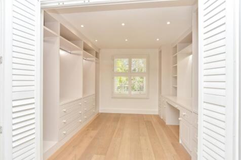 Walk-In Wardrobe