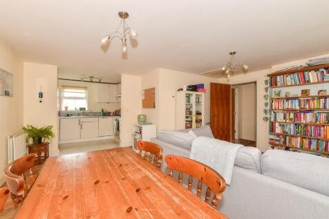 Lounge/Dining Area