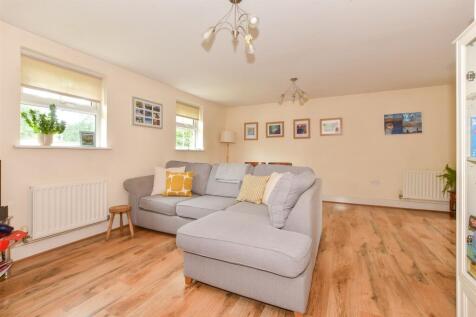 Lounge/Dining Area