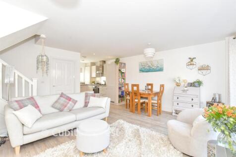 Lounge/ Kitchen