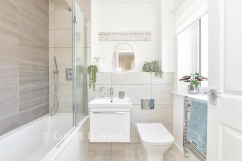 En-Suite Bathroom