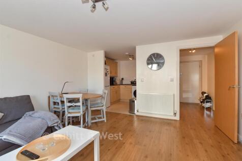 Lounge/Dining Area