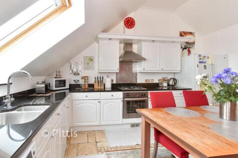 Kitchen/ Living Room