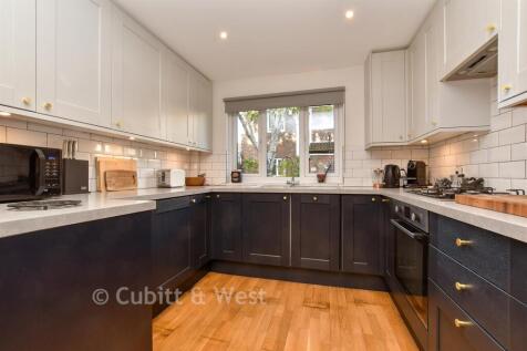 Kitchen / Lounge