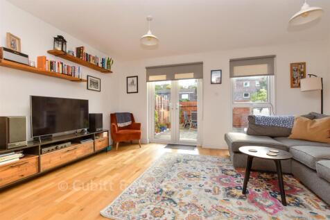 Kitchen / Lounge