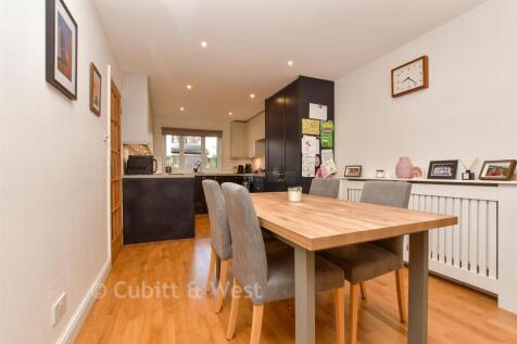 Kitchen / Lounge
