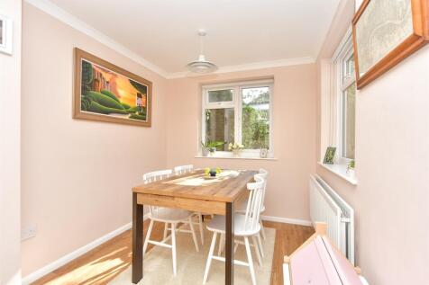 Snug/Dining Room