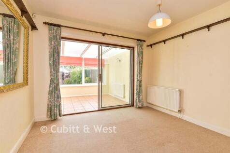 Dining Room/ Bedroom 4