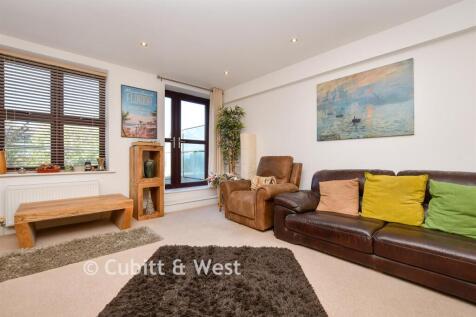 Kitchen / Lounge