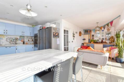 Lounge/Kitchen