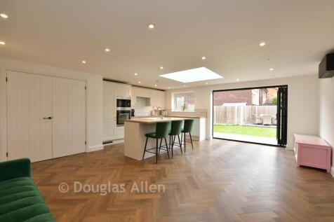 Kitchen/ Dining Room