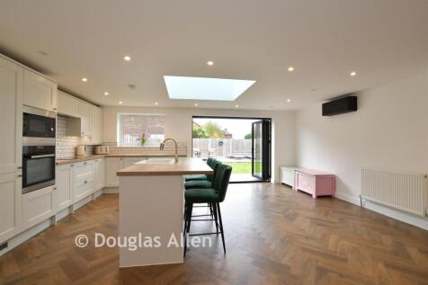 Kitchen/ Dining Room