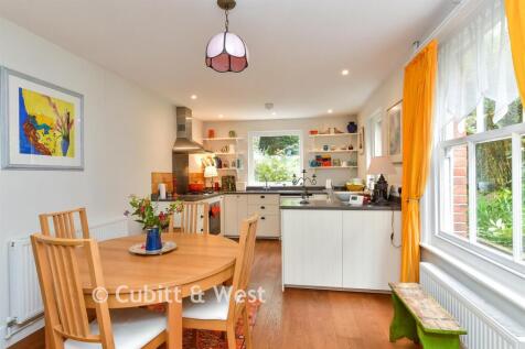 Kitchen/ Dining Room
