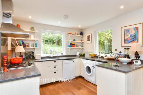 Kitchen/ Dining Room