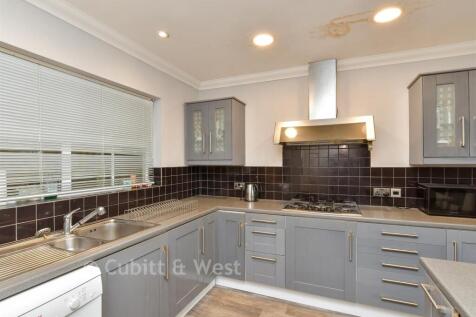 Kitchen/ Breakfast Room