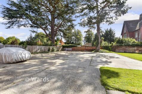 Driveway/Parking