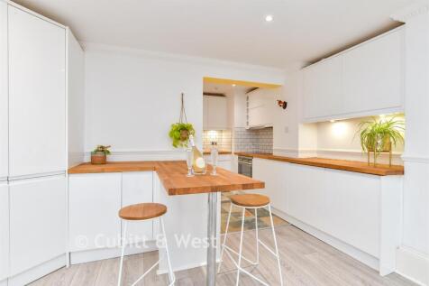 Kitchen/ Living Room