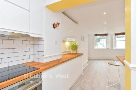 Kitchen/ Living Room