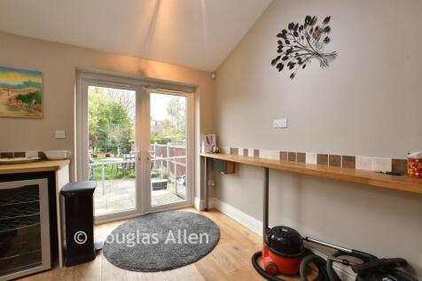 Kitchen/Breakfast Area