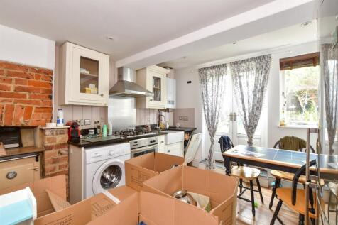 Kitchen/ Dining Room