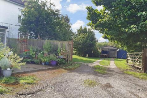 Access To Side Garden