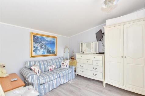 Room 1 (Seller Uses As Lounge)