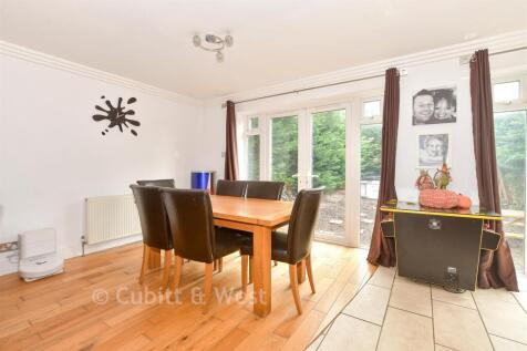 Kitchen /Dining Area