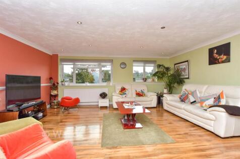 Kitchen/ Living Area