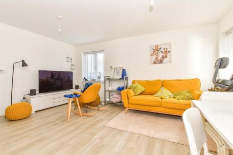 Lounge/Dining Area