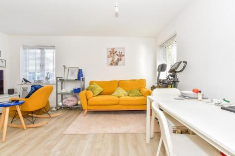 Lounge/Dining Area