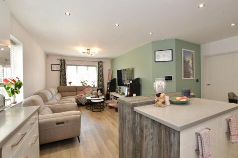 Lounge/Kitchen/ Dining Room