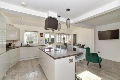 Kitchen/ Family Room