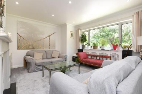 Lounge/Dining Area