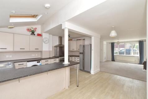 Kitchen/Dining Area